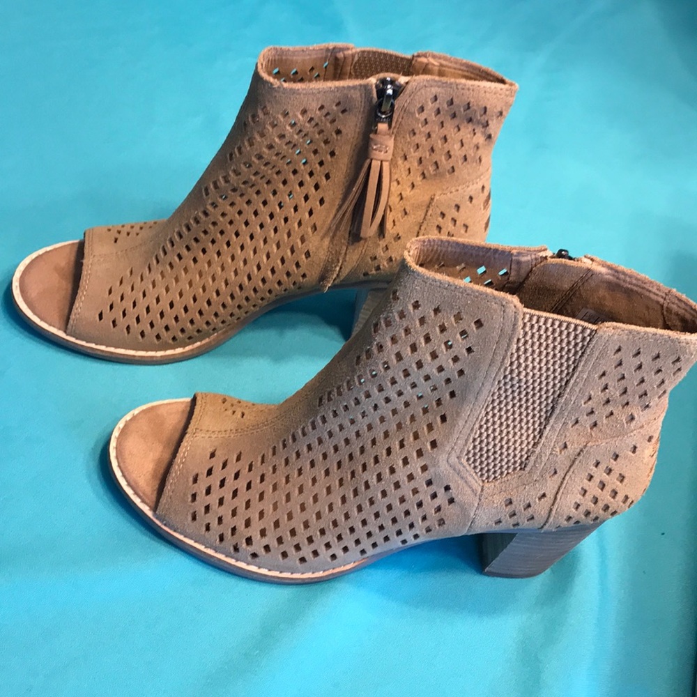 Toms peep-toe tan brown side zip half bootie